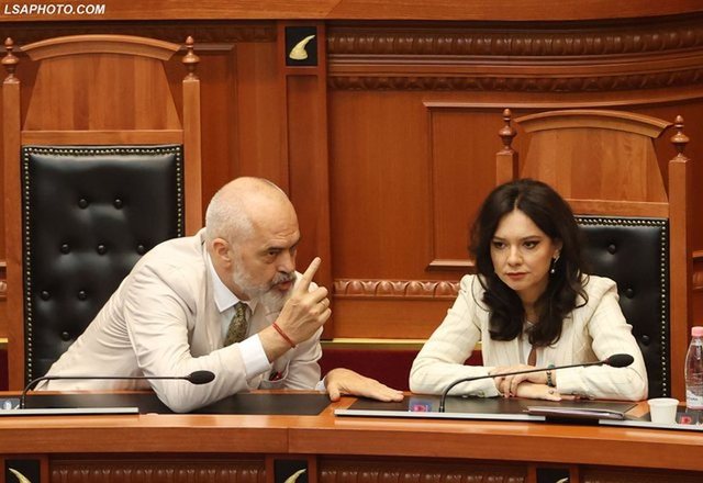 Spiropali rendit problemet e qeverisjes: Pushteti po i tejkalon institucionet