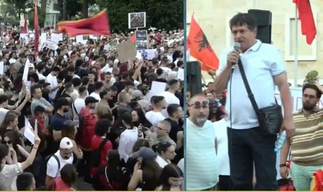 Pedagogu në protestë: Mirënjohje për Trump dhe SHBA që