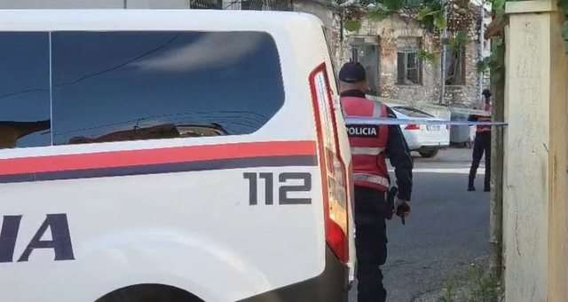 T&euml; sht&euml;na me arm&euml; n&euml; Shijak