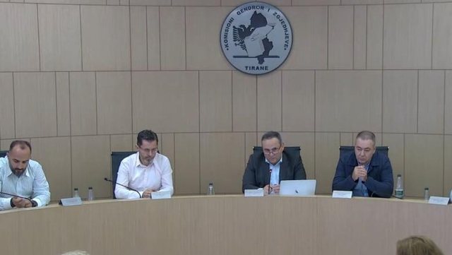 Shkarkimi i kryebashkiakut t&euml; Ku&ccedil;ov&euml;s, KAS 'pason
