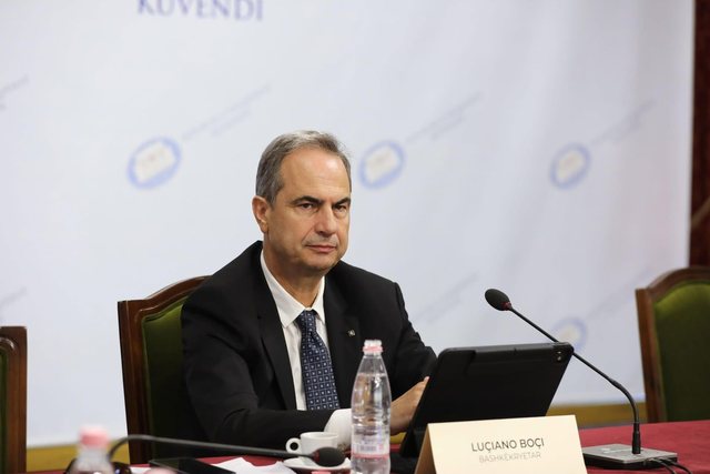 Boçi: Mazhoranca po bllokon debatin për ligjin që ndalon