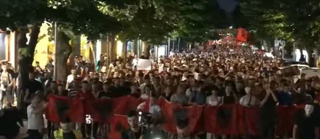 &ldquo;Arresto Belind&euml;n&rdquo;, &ldquo;Rama dor&euml;hiqu&rdquo;/
