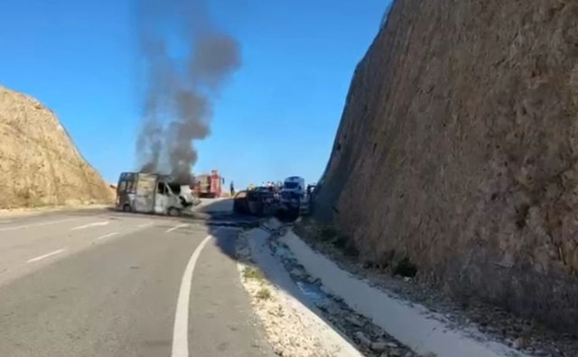 Triple accident on the Vlora bypass, van and car burned down, one victim and