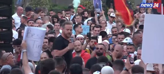 Aktori i njohur nga protesta: Ika nga Shqipëria sepse nuk doja të