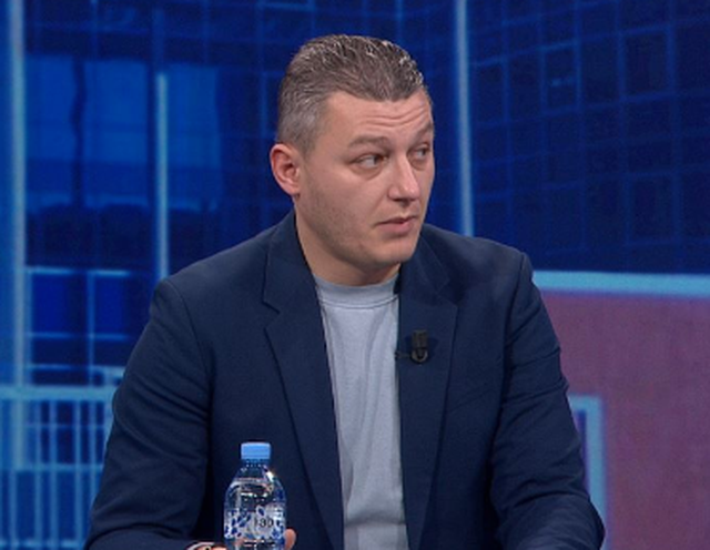 Nervat 'tradhtojn&euml;' k&euml;shilltarin e PS, shp&euml;rthen ndaj