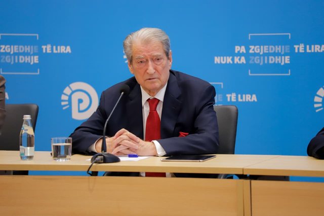 Berisha thirrje demokrat&euml;ve: Duhet ta mb&euml;shtesni protest&euml;n,