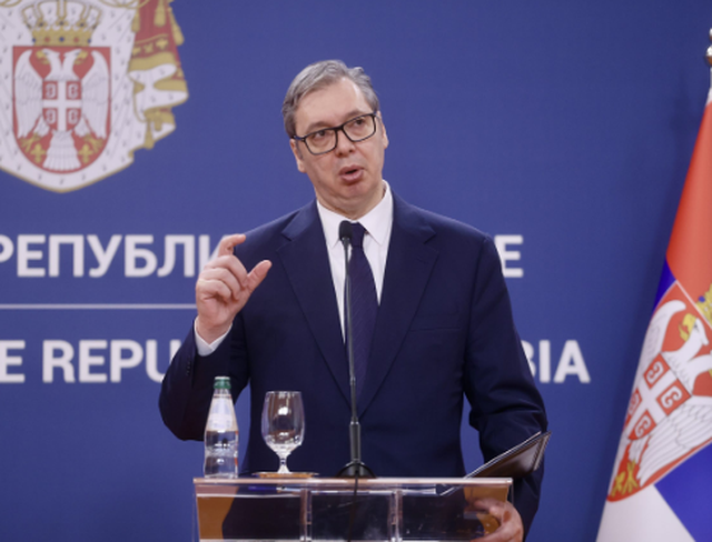 “Po paketoj librat”, Vuçiç paralajmëron largimin