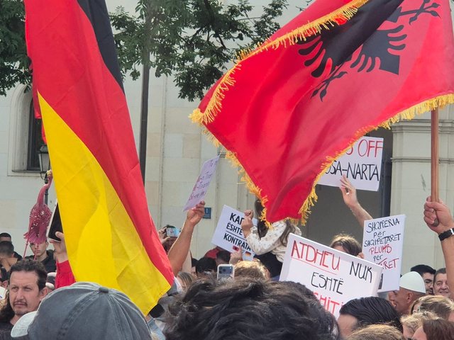 “Rama ik” jehonë në Mynih, diaspora shqiptare në