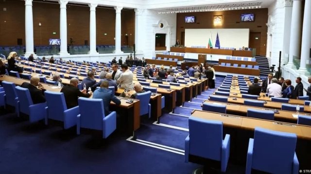 Why did Bulgaria stop supplying weapons to Ukraine?