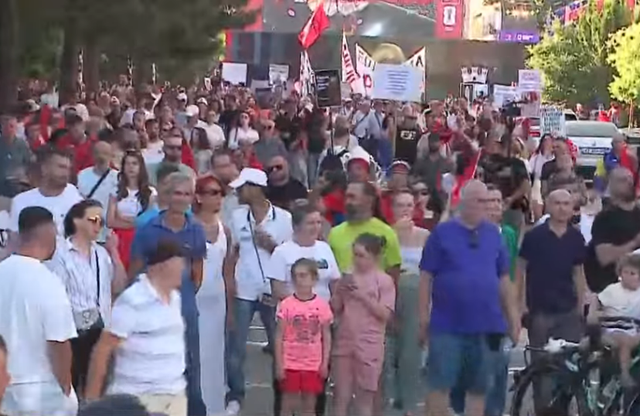 Dita e 16-t&euml;, qytetar&euml;t nisin marshimin drejt Kryeministris&euml;: