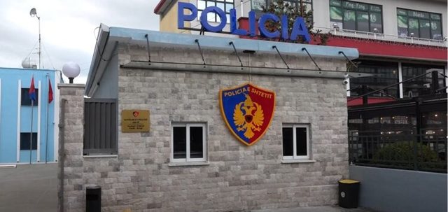 A gas station in Kruja is robbed at gunpoint.