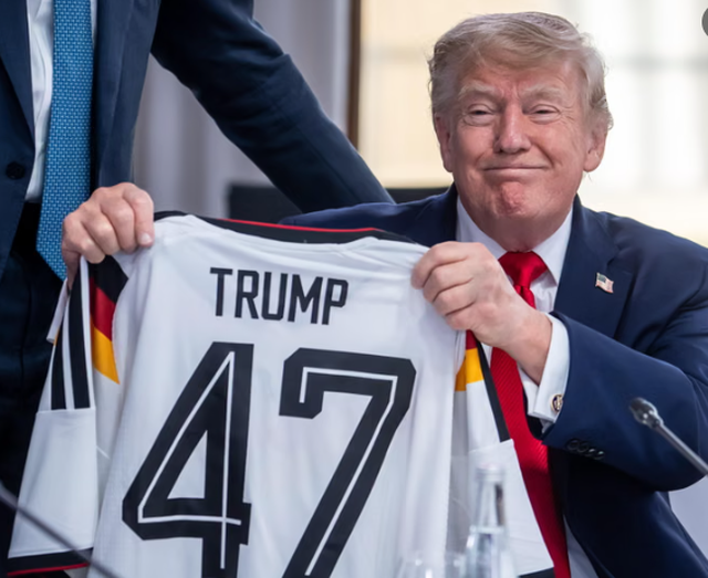 G7 in France/ Trump receives 'unusual' gift from German Chancellor,