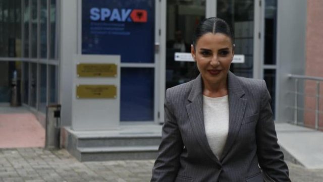 Igli Tare dhe Joana Bushi &lsquo;prestanome&rsquo;, ja si Belinda Balluku fshehu