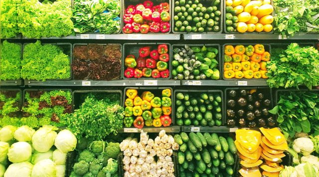 Prices 'fly', wages lag behind/ Albania surpasses the EU in food