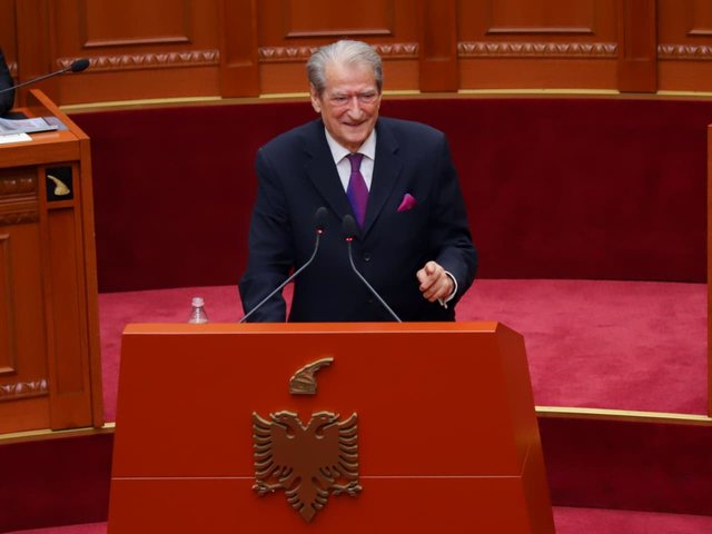 Berisha in Parliament: Albanians have risen up against the authoritarian