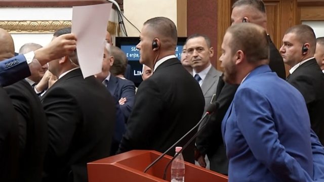 “Zoti Bideja” ndez Kuvendin, PD bllokon fjalën e Ardit Bidos,