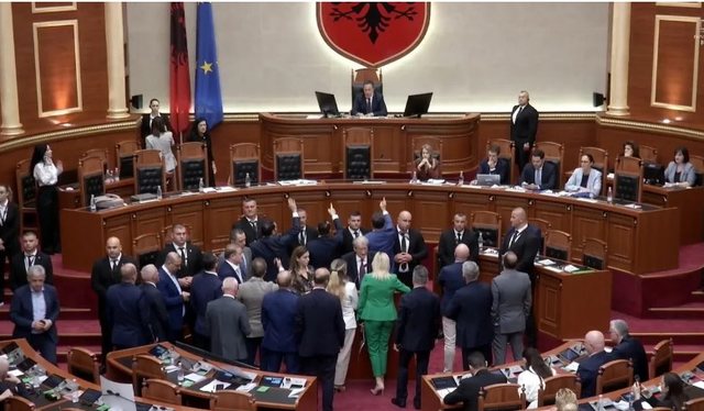 "Don't point the finger at me," parliamentary session is