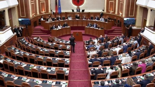 Rama shfaqet në Kuvend për votimin e amnistisë penale,
