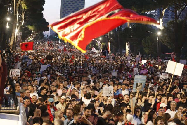 Diaspora shqiptare i bashkohet marshimit, sot pritet protesta më e madhe