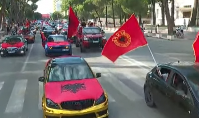 Diaspora convoy parades past Rama's office