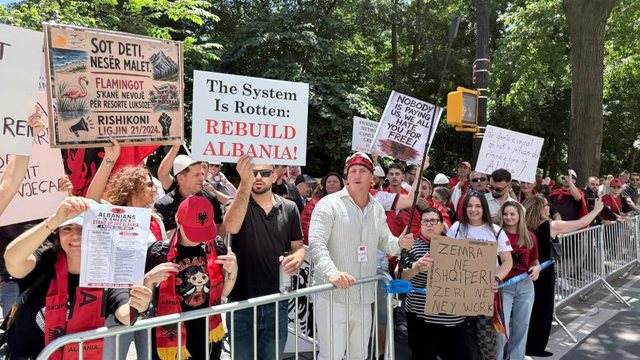 "Heart in Albania", New York Albanians protest against Rama