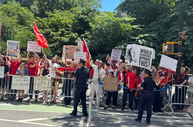 "Heart in Albania", New York Albanians protest against Rama