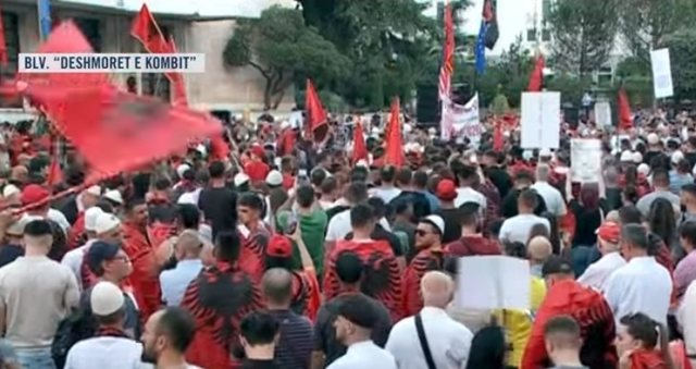 Protestuesi nxjerr shifrat: Rama ka 200 mln euro në llogari