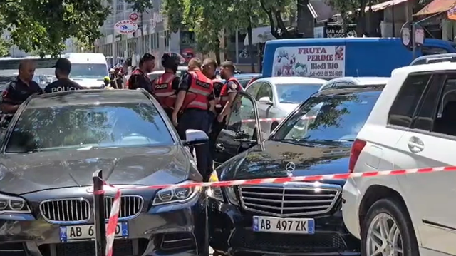 Kaos në Durrës, i shpalluri në kërkim përplas 5 makina