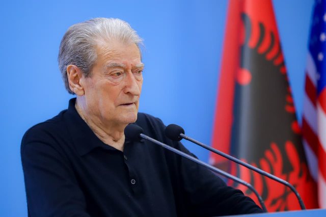 Rama shthuri goj&euml;n ndaj protestuesve, Berisha: Fyeu shqiptar&euml;t para