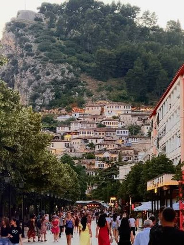 Vendet m&euml; miq&euml;sore n&euml; bot&euml;, ku pozicionohet Shqip&euml;ria