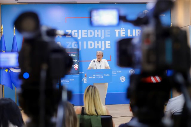 K&euml;rkesat e protestuesve, Berisha: PD mb&euml;shtet kufizimin e mandatit