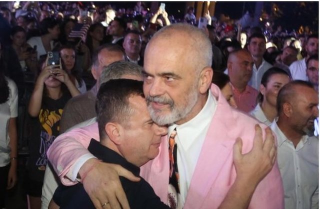 &ldquo;Mesazhet e Dit&euml;s&rdquo;, t&euml; gjith&euml; i shkruajn&euml;