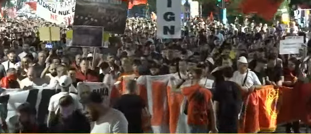 Thousands of citizens march through Tirana: Arrest Balluk!