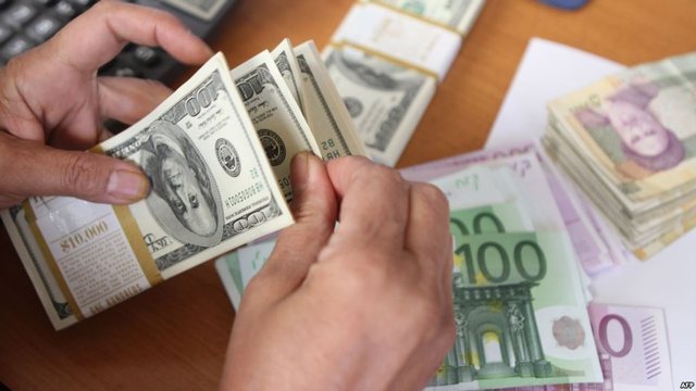 K&euml;mbimi valutor, me sa shiten dhe blihen monedhat e huaja sot