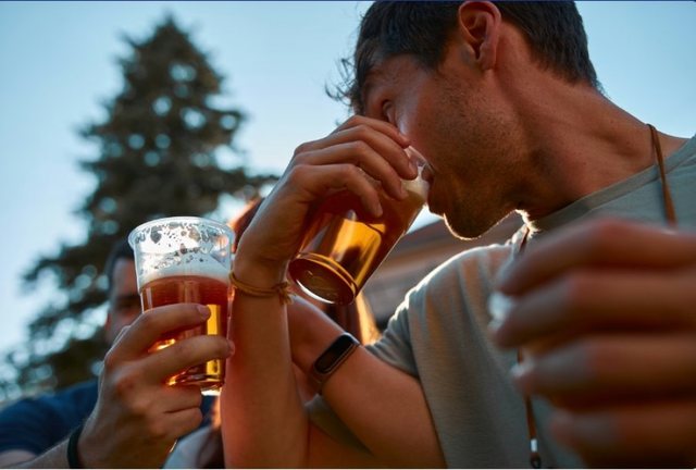 Vala e t&euml; nxehtit dhe alkooli , nj&euml; kombinim i keq p&euml;r