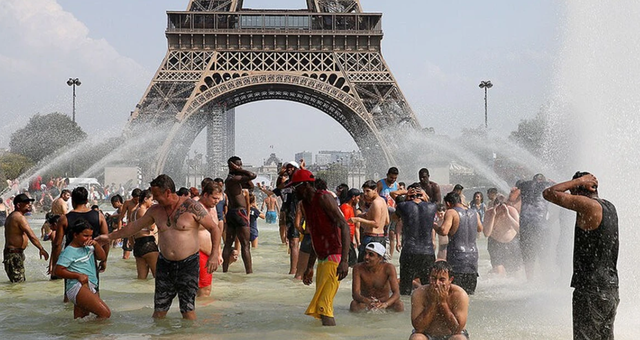 Extreme heat wave in France, 55 people die