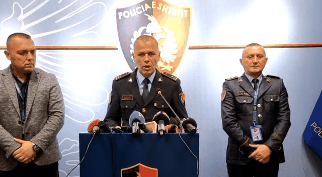 K&euml;rc&euml;noi drejtoresh&euml;n e Burimeve Njer&euml;zore,