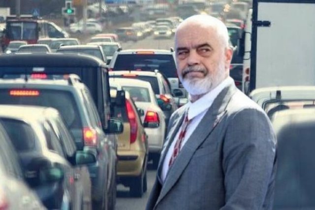 Shqip&euml;ria turistike &ldquo;ngec&rdquo; n&euml; trafik