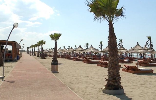 The public beach with a fee that raises the question: are these socialists or