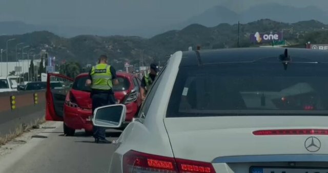 Aksident zinxhir n&euml; autostrad&euml;n Durr&euml;s&ndash;Tiran&euml;, dy