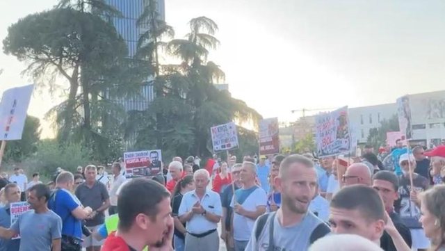 Protesta e 29-t&euml; n&euml; Tiran&euml;, qytetar&euml;t marshojn&euml; drejt