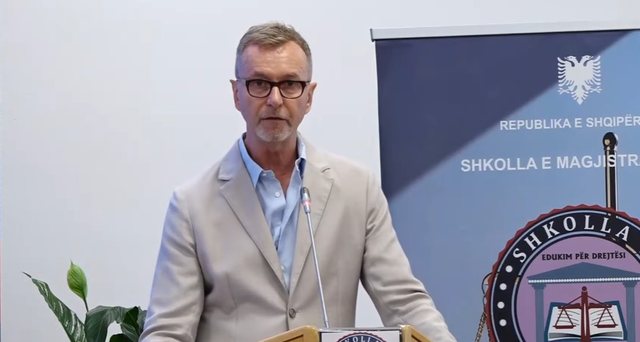 "Mos jini arrogant!", ambasadori i BE: Brezi i ri i magjistrat&euml;ve