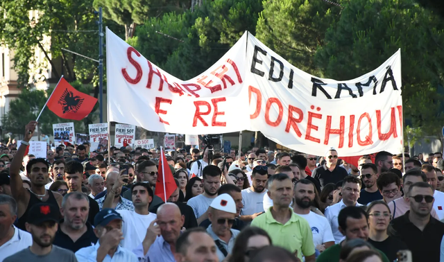 Policia vijon procedimet pas protest&euml;s, 31 qytetar&euml; t&euml; proceduar