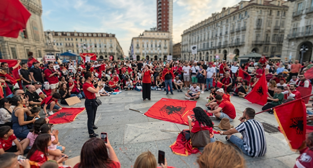 Protesta p&euml;r dor&euml;heqjen e Ram&euml;s shtrihet edhe n&euml; Torino