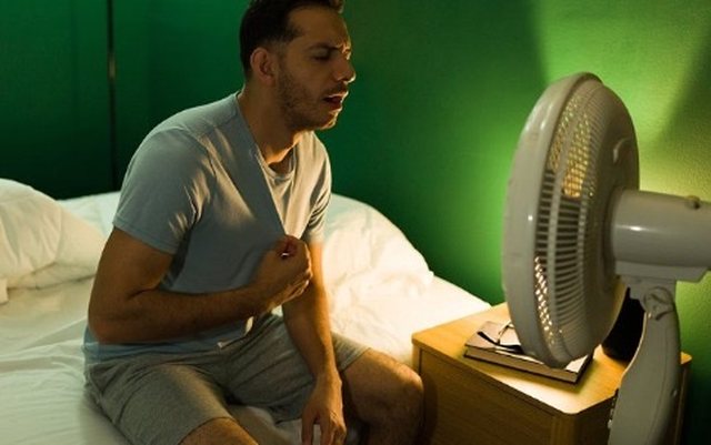Vapa ekstreme, si mund t&euml; p&euml;rmir&euml;sohet gjumi gjat&euml;