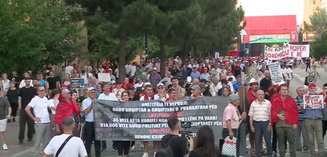 "Rama jep dor&euml;heqjen", nis marshimi i protestuesve drejt