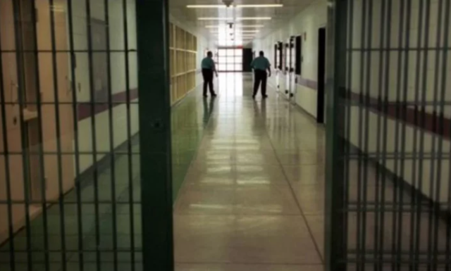 Nd&euml;rrojn&euml; jet&euml; dy oficer&euml; policie t&euml; burgut 313,