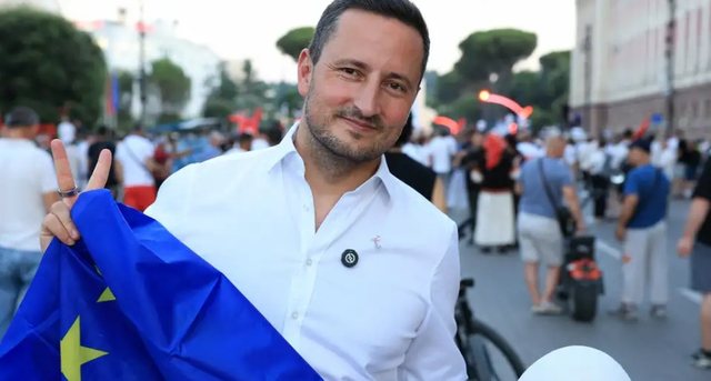 EP Vice President from Tirana protest: Doubts about transparency harm