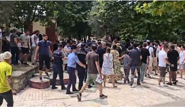 Dragged by police, 6 protesters end up in police stations
