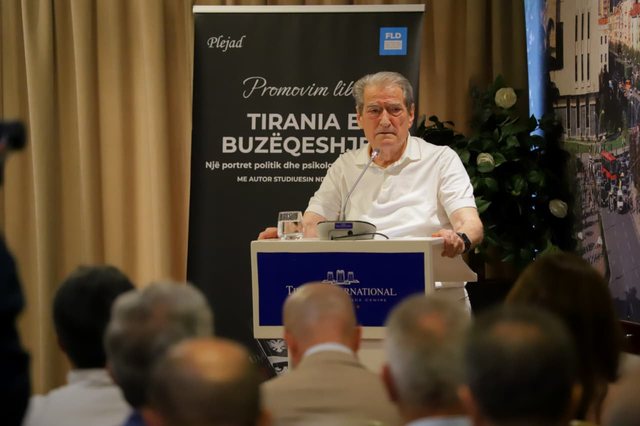 Berisha n&euml; promovimin e librit &ldquo;Tirania e buz&euml;qeshjes&rdquo;: